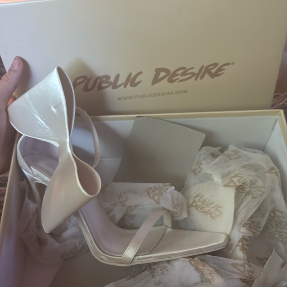 Public desire heels